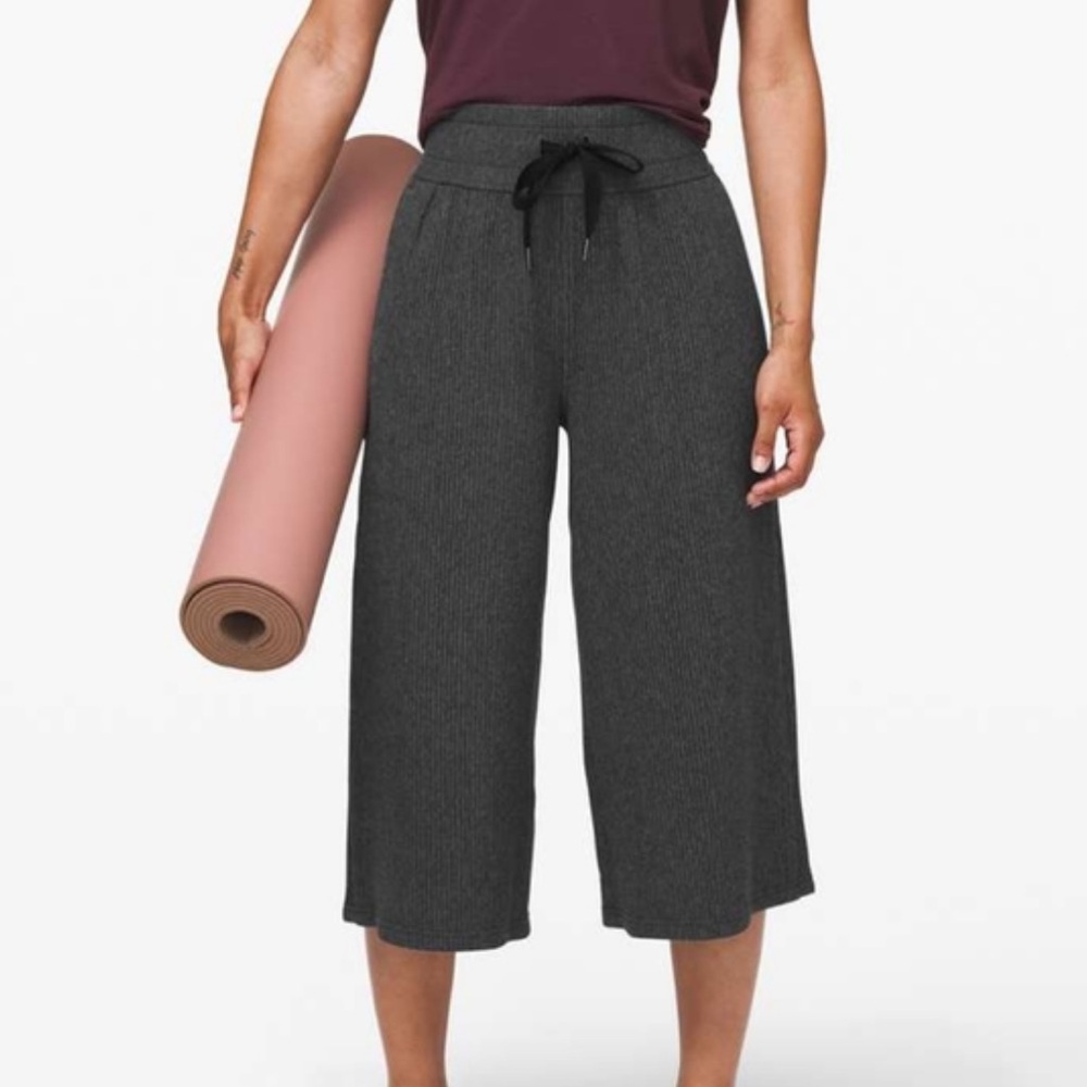 LULULEMON retreat yourself crop